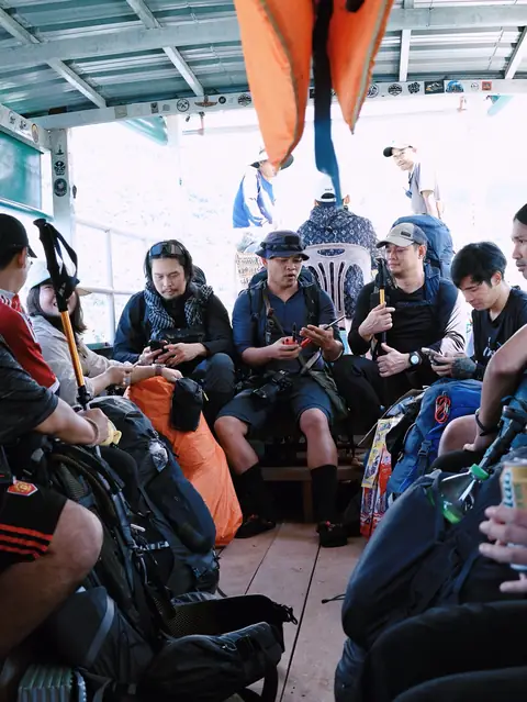 ลูกทริปนั่งเรือข้ามเขื่อนพร้อมเป้